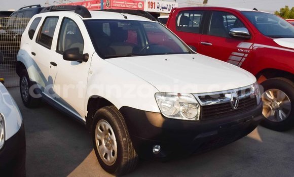 Buy Import Renault Duster White Car in Import - Dubai in Arusha