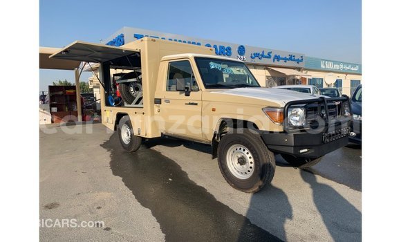Buy Import Toyota Land Cruiser Beige Car in Import - Dubai in Arusha Buy Import Toyota Land Cruiser Beige Car in Import - Dubai in Arusha