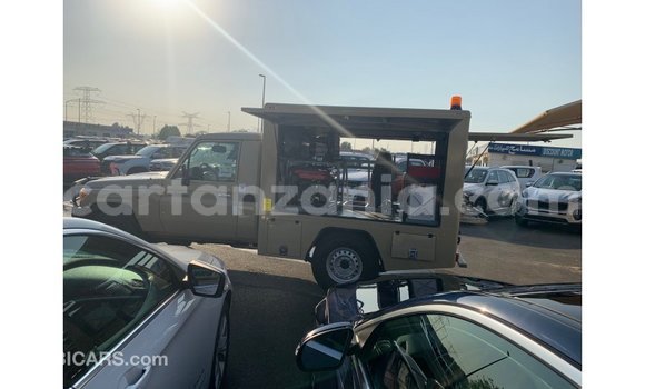 Buy Import Toyota Land Cruiser Beige Car in Import - Dubai in Arusha Buy Import Toyota Land Cruiser Beige Car in Import - Dubai in Arusha
