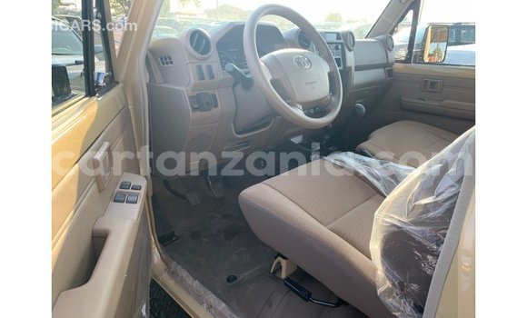 Buy Import Toyota Land Cruiser Beige Car in Import - Dubai in Arusha Buy Import Toyota Land Cruiser Beige Car in Import - Dubai in Arusha