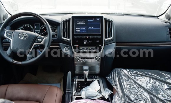 Nunua Imported Toyota Land Cruiser Nyeupe Gari ndani ya Import - Dubai nchini Arusha Nunua Imported Toyota Land Cruiser Nyeupe Gari ndani ya Import - Dubai nchini Arusha