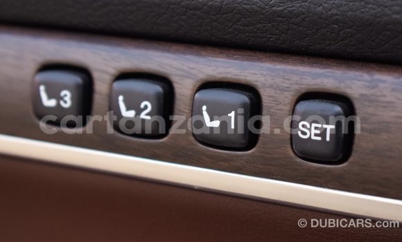 Nunua Imported Toyota Land Cruiser Nyeupe Gari ndani ya Import - Dubai nchini Arusha Nunua Imported Toyota Land Cruiser Nyeupe Gari ndani ya Import - Dubai nchini Arusha