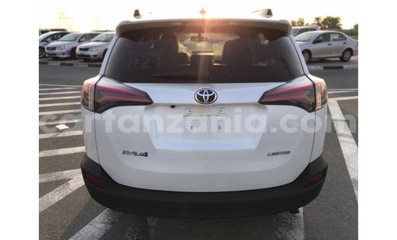 Nunua Imported Toyota Ade Nyeupe Lori ndani ya Import - Dubai nchini Arusha Nunua Imported Toyota Ade Nyeupe Lori ndani ya Import - Dubai nchini Arusha