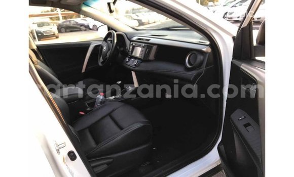 Nunua Imported Toyota Ade Nyeupe Lori ndani ya Import - Dubai nchini Arusha Nunua Imported Toyota Ade Nyeupe Lori ndani ya Import - Dubai nchini Arusha