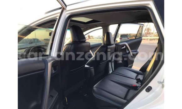 Nunua Imported Toyota Ade Nyeupe Lori ndani ya Import - Dubai nchini Arusha Nunua Imported Toyota Ade Nyeupe Lori ndani ya Import - Dubai nchini Arusha