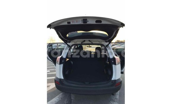 Nunua Imported Toyota Ade Nyeupe Lori ndani ya Import - Dubai nchini Arusha Nunua Imported Toyota Ade Nyeupe Lori ndani ya Import - Dubai nchini Arusha