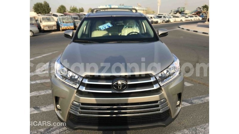 Big with watermark toyota highlander arusha import dubai 7487