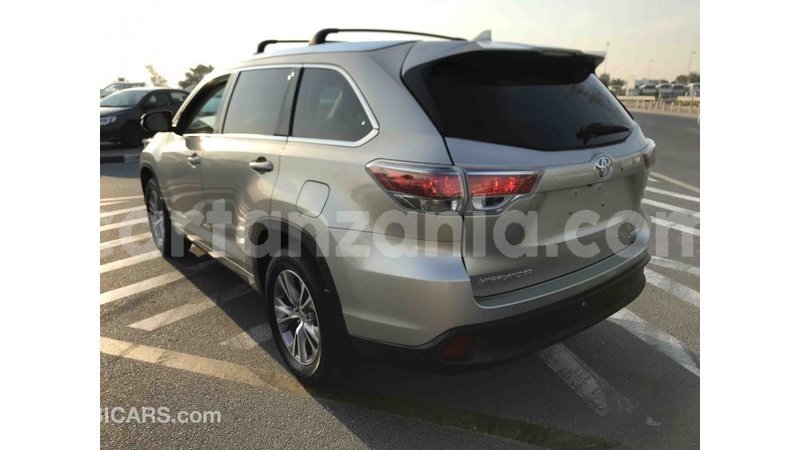 Big with watermark toyota highlander arusha import dubai 7487