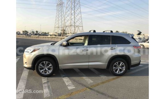 Buy Import Toyota Highlander Other Car in Import - Dubai in Arusha Buy Import Toyota Highlander Other Car in Import - Dubai in Arusha