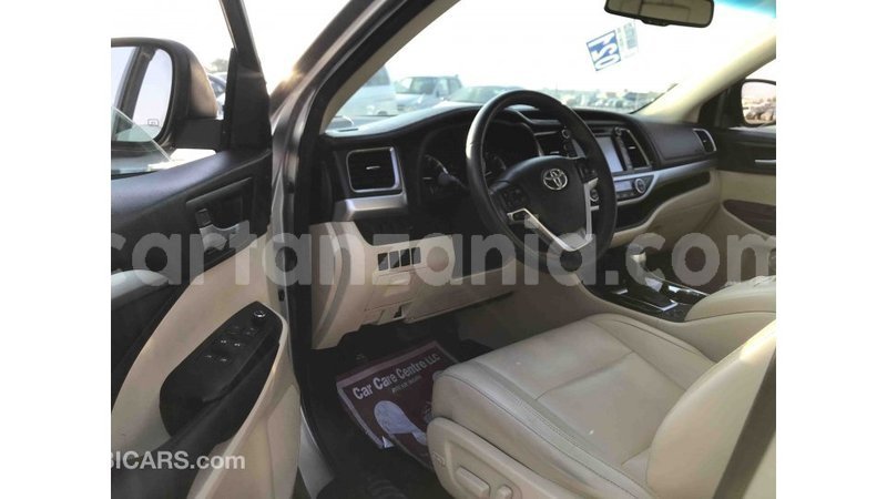 Big with watermark toyota highlander arusha import dubai 7487