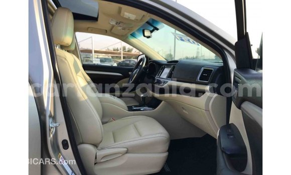 Buy Import Toyota Highlander Other Car in Import - Dubai in Arusha Buy Import Toyota Highlander Other Car in Import - Dubai in Arusha