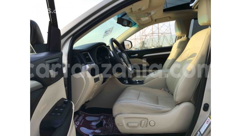 Big with watermark toyota highlander arusha import dubai 7487