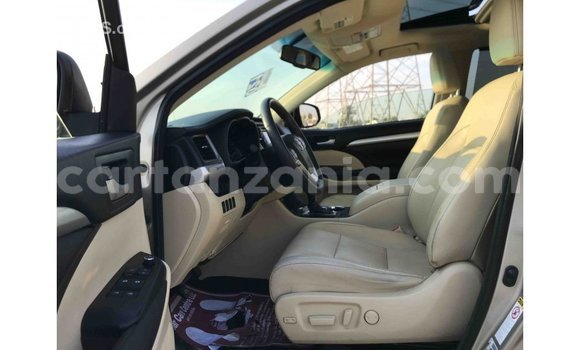 Buy Import Toyota Highlander Other Car in Import - Dubai in Arusha Buy Import Toyota Highlander Other Car in Import - Dubai in Arusha