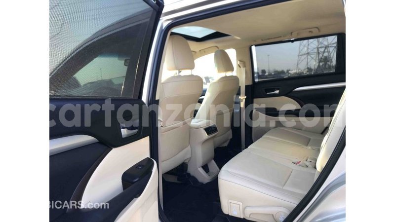 Big with watermark toyota highlander arusha import dubai 7487