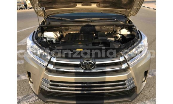 Buy Import Toyota Highlander Other Car in Import - Dubai in Arusha Buy Import Toyota Highlander Other Car in Import - Dubai in Arusha