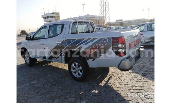 Nunua Imported Mitsubishi L200 Nyeupe Gari ndani ya Import - Dubai nchini Arusha Nunua Imported Mitsubishi L200 Nyeupe Gari ndani ya Import - Dubai nchini Arusha