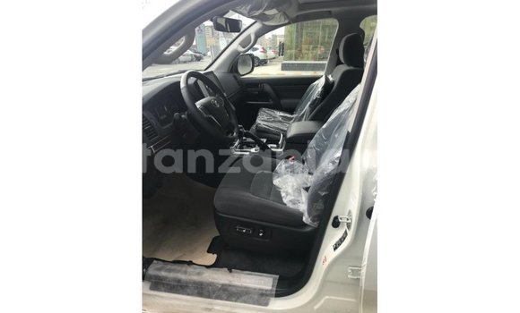 Buy Import Toyota Land Cruiser White Car in Import - Dubai in Arusha Buy Import Toyota Land Cruiser White Car in Import - Dubai in Arusha