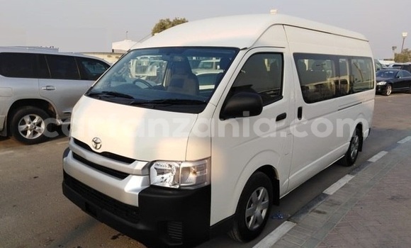 Nunua Imported Toyota Hiace Nyeupe Gari ndani ya Dar es Salaam nchini Dar es Salaam Nunua Imported Toyota Hiace Nyeupe Gari ndani ya Dar es Salaam nchini Dar es Salaam
