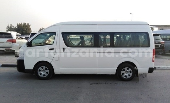 Nunua Imported Toyota Hiace Nyeupe Gari ndani ya Dar es Salaam nchini Dar es Salaam Nunua Imported Toyota Hiace Nyeupe Gari ndani ya Dar es Salaam nchini Dar es Salaam