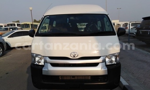 Nunua Imported Toyota Hiace Nyeupe Gari ndani ya Dar es Salaam nchini Dar es Salaam Nunua Imported Toyota Hiace Nyeupe Gari ndani ya Dar es Salaam nchini Dar es Salaam