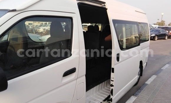 Nunua Imported Toyota Hiace Nyeupe Gari ndani ya Dar es Salaam nchini Dar es Salaam Nunua Imported Toyota Hiace Nyeupe Gari ndani ya Dar es Salaam nchini Dar es Salaam