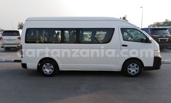 Nunua Imported Toyota Hiace Nyeupe Gari ndani ya Dar es Salaam nchini Dar es Salaam Nunua Imported Toyota Hiace Nyeupe Gari ndani ya Dar es Salaam nchini Dar es Salaam