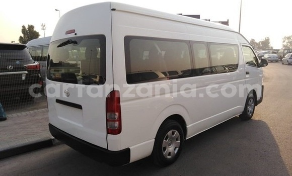 Nunua Imported Toyota Hiace Nyeupe Gari ndani ya Dar es Salaam nchini Dar es Salaam Nunua Imported Toyota Hiace Nyeupe Gari ndani ya Dar es Salaam nchini Dar es Salaam