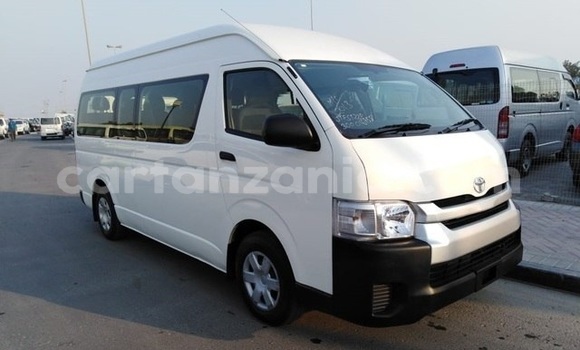 Nunua Imported Toyota Hiace Nyeupe Gari ndani ya Dar es Salaam nchini Dar es Salaam Nunua Imported Toyota Hiace Nyeupe Gari ndani ya Dar es Salaam nchini Dar es Salaam