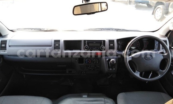 Nunua Imported Toyota Hiace Nyeupe Gari ndani ya Dar es Salaam nchini Dar es Salaam Nunua Imported Toyota Hiace Nyeupe Gari ndani ya Dar es Salaam nchini Dar es Salaam