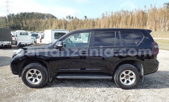 Nunua Imported Toyota Land Cruiser Prado Nyeusi Gari ndani ya Dar es Salaam nchini Dar es Salaam Nunua Imported Toyota Land Cruiser Prado Nyeusi Gari ndani ya Dar es Salaam nchini Dar es Salaam
