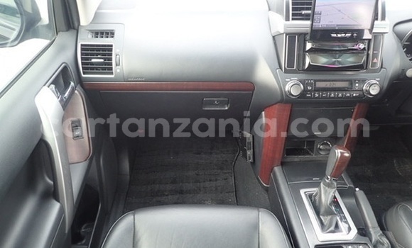 Nunua Imported Toyota Land Cruiser Prado Nyeusi Gari ndani ya Dar es Salaam nchini Dar es Salaam Nunua Imported Toyota Land Cruiser Prado Nyeusi Gari ndani ya Dar es Salaam nchini Dar es Salaam