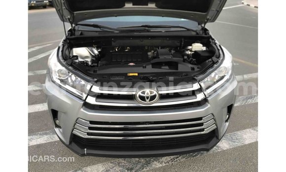 Buy Import Toyota Highlander Other Car in Import - Dubai in Arusha Buy Import Toyota Highlander Other Car in Import - Dubai in Arusha