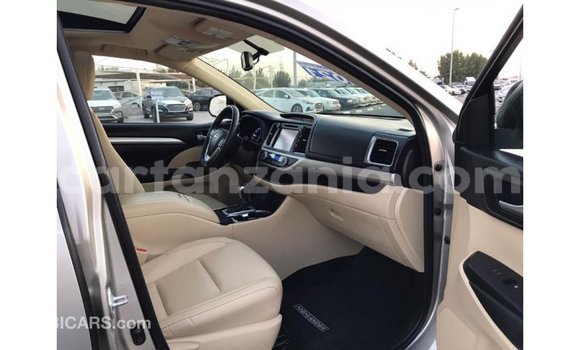 Nunua Imported Toyota Highlander Nyingine Gari ndani ya Import - Dubai nchini Arusha Nunua Imported Toyota Highlander Nyingine Gari ndani ya Import - Dubai nchini Arusha
