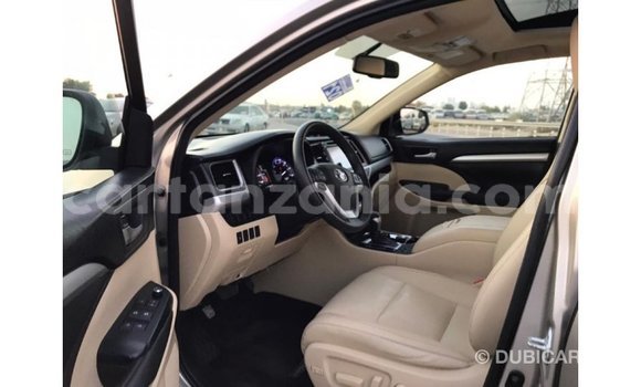 Nunua Imported Toyota Highlander Nyingine Gari ndani ya Import - Dubai nchini Arusha Nunua Imported Toyota Highlander Nyingine Gari ndani ya Import - Dubai nchini Arusha
