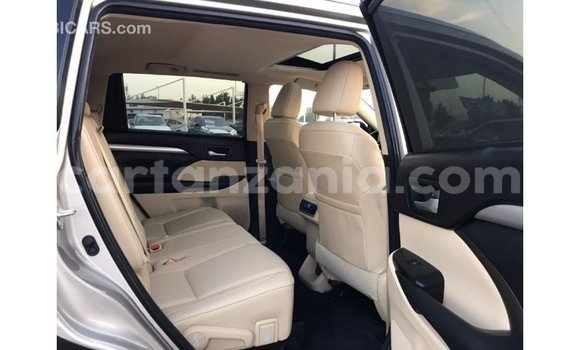 Nunua Imported Toyota Highlander Nyingine Gari ndani ya Import - Dubai nchini Arusha Nunua Imported Toyota Highlander Nyingine Gari ndani ya Import - Dubai nchini Arusha