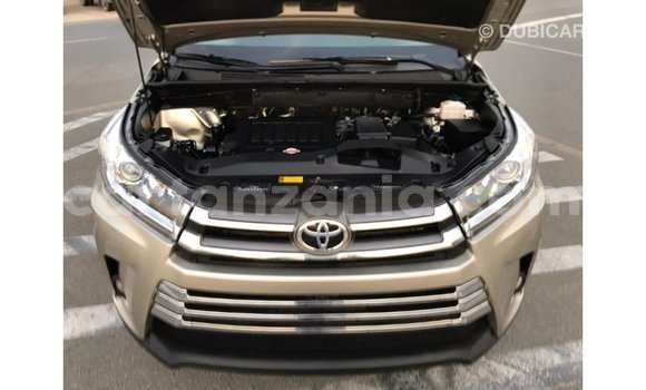 Nunua Imported Toyota Highlander Nyingine Gari ndani ya Import - Dubai nchini Arusha Nunua Imported Toyota Highlander Nyingine Gari ndani ya Import - Dubai nchini Arusha