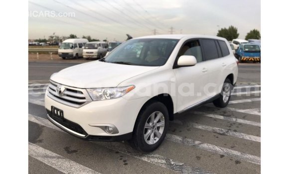 Nunua Imported Toyota Highlander Nyeupe Gari ndani ya Import - Dubai nchini Arusha Nunua Imported Toyota Highlander Nyeupe Gari ndani ya Import - Dubai nchini Arusha