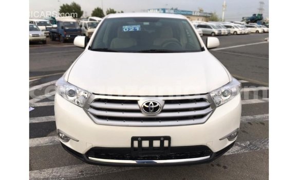 Nunua Imported Toyota Highlander Nyeupe Gari ndani ya Import - Dubai nchini Arusha Nunua Imported Toyota Highlander Nyeupe Gari ndani ya Import - Dubai nchini Arusha