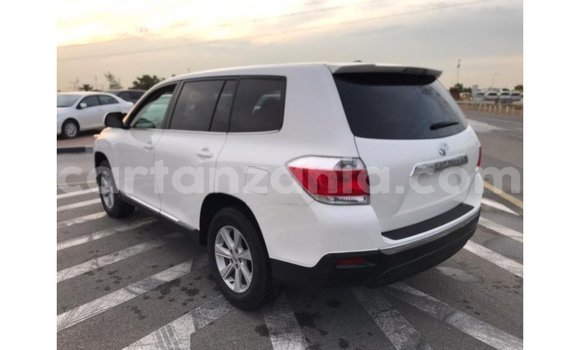 Nunua Imported Toyota Highlander Nyeupe Gari ndani ya Import - Dubai nchini Arusha Nunua Imported Toyota Highlander Nyeupe Gari ndani ya Import - Dubai nchini Arusha