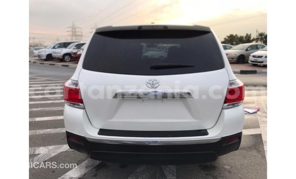 Nunua Imported Toyota Highlander Nyeupe Gari ndani ya Import - Dubai nchini Arusha Nunua Imported Toyota Highlander Nyeupe Gari ndani ya Import - Dubai nchini Arusha