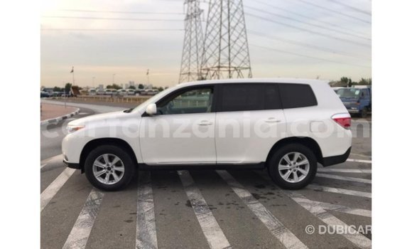 Nunua Imported Toyota Highlander Nyeupe Gari ndani ya Import - Dubai nchini Arusha Nunua Imported Toyota Highlander Nyeupe Gari ndani ya Import - Dubai nchini Arusha