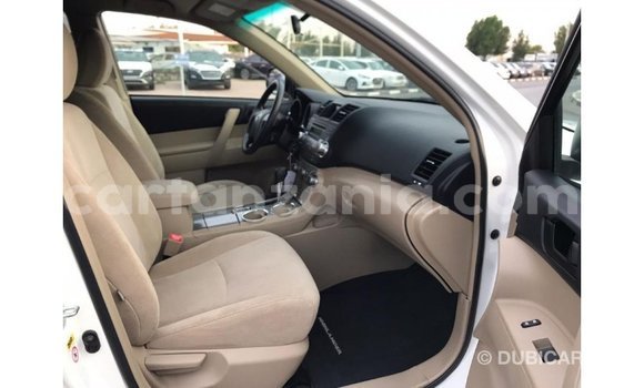 Nunua Imported Toyota Highlander Nyeupe Gari ndani ya Import - Dubai nchini Arusha Nunua Imported Toyota Highlander Nyeupe Gari ndani ya Import - Dubai nchini Arusha