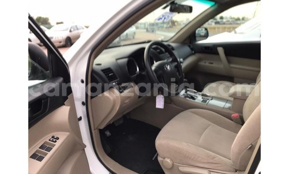 Nunua Imported Toyota Highlander Nyeupe Gari ndani ya Import - Dubai nchini Arusha Nunua Imported Toyota Highlander Nyeupe Gari ndani ya Import - Dubai nchini Arusha