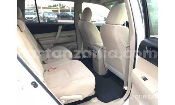 Nunua Imported Toyota Highlander Nyeupe Gari ndani ya Import - Dubai nchini Arusha Nunua Imported Toyota Highlander Nyeupe Gari ndani ya Import - Dubai nchini Arusha