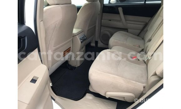 Nunua Imported Toyota Highlander Nyeupe Gari ndani ya Import - Dubai nchini Arusha Nunua Imported Toyota Highlander Nyeupe Gari ndani ya Import - Dubai nchini Arusha