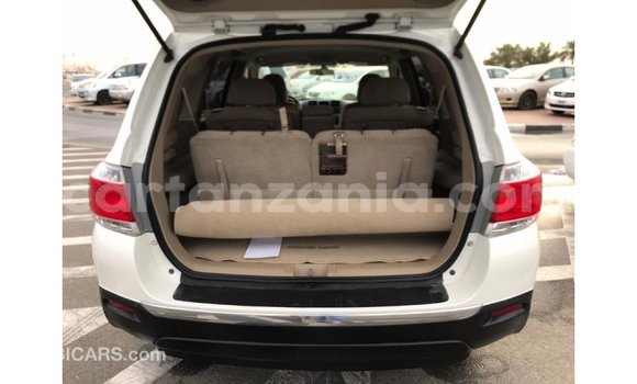 Nunua Imported Toyota Highlander Nyeupe Gari ndani ya Import - Dubai nchini Arusha Nunua Imported Toyota Highlander Nyeupe Gari ndani ya Import - Dubai nchini Arusha