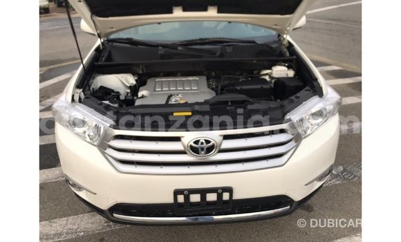 Nunua Imported Toyota Highlander Nyeupe Gari ndani ya Import - Dubai nchini Arusha Nunua Imported Toyota Highlander Nyeupe Gari ndani ya Import - Dubai nchini Arusha