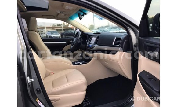Buy Import Toyota Highlander Other Car in Import - Dubai in Arusha Buy Import Toyota Highlander Other Car in Import - Dubai in Arusha