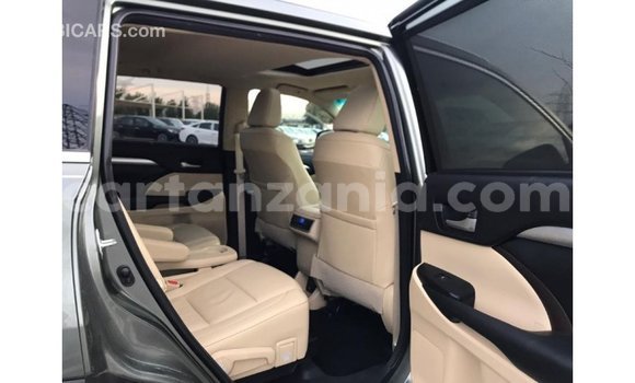 Buy Import Toyota Highlander Other Car in Import - Dubai in Arusha Buy Import Toyota Highlander Other Car in Import - Dubai in Arusha