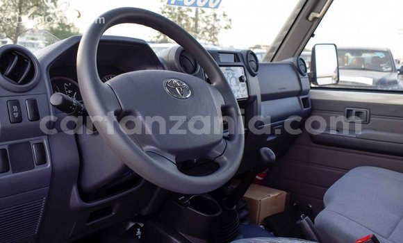 Nunua Imported Toyota Land Cruiser Nyeupe Gari ndani ya Import - Dubai nchini Arusha Nunua Imported Toyota Land Cruiser Nyeupe Gari ndani ya Import - Dubai nchini Arusha